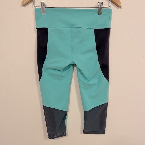 Alo Yoga Mint Gray Mesh Cropped Leggings XS